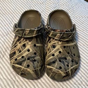 Crocs CLASSIC REALTREE® V2 size J 6 (woman’s 7)